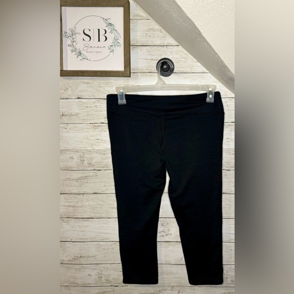 FINAL DROP! Reebok black Capri leggings, Large - Picture 3 of 6
